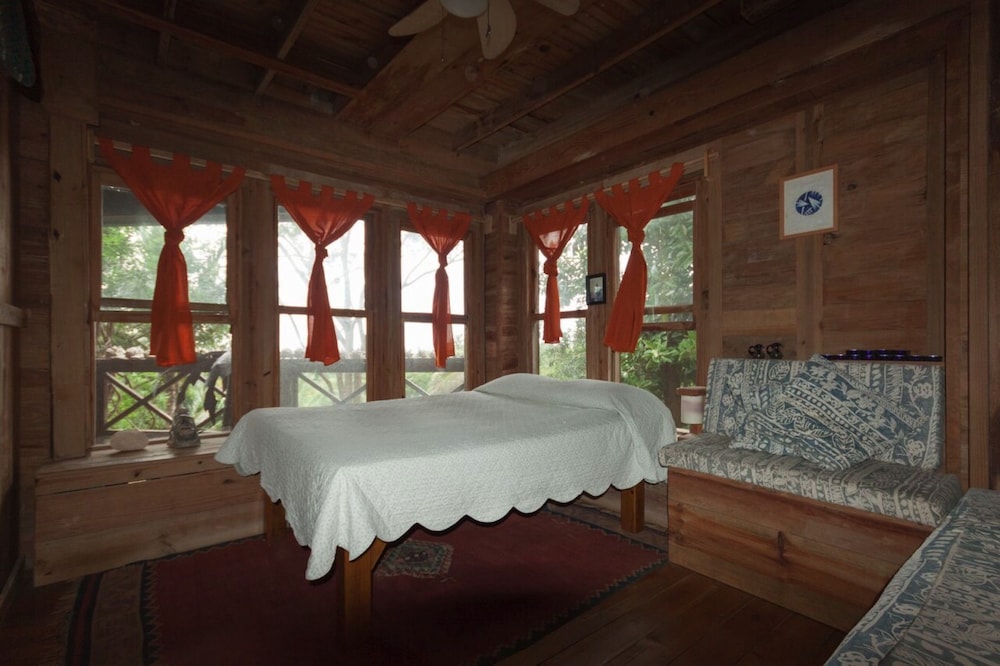Basic Room, 1 Queen Bed, Ocean View photo 1