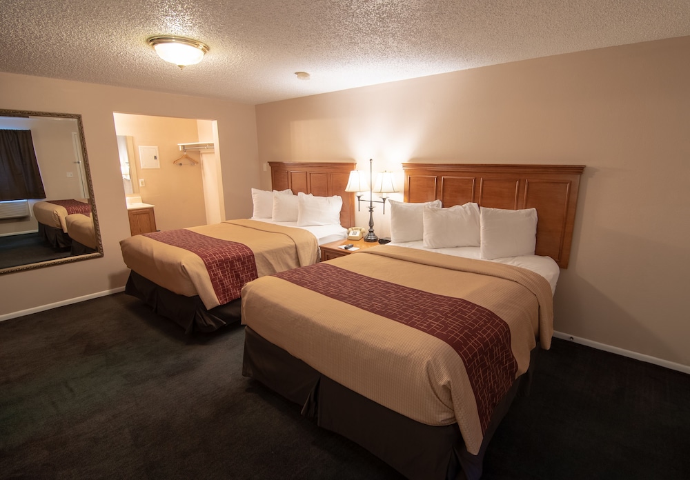 Room, 2 Queen Beds photo 3