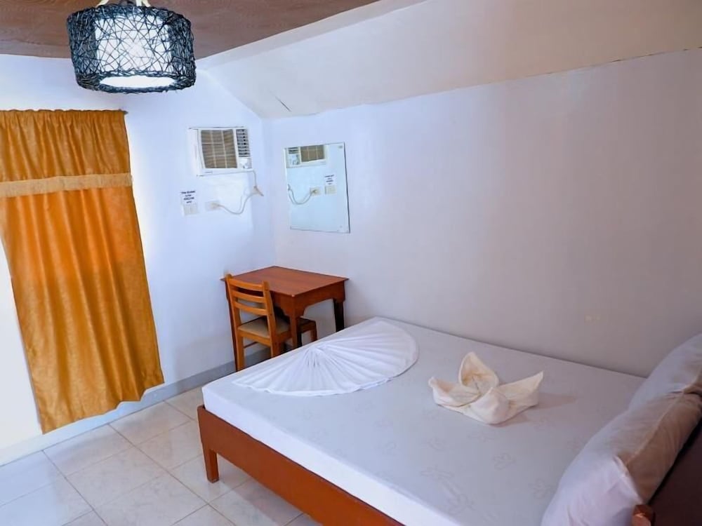 Standard Room, 1 Queen Bed, Balcony, Beach View photo 1