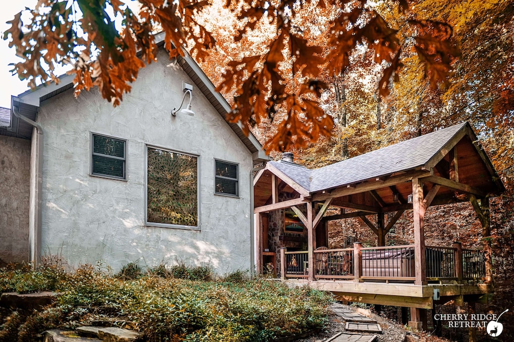 Luxury Cabin, 1 King Bed, Fireplace photo 1