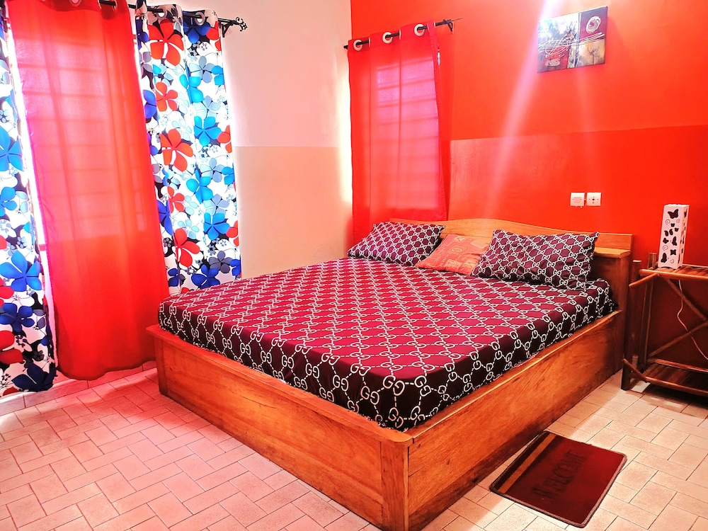 Comfort Double Room, 1 King Bed (Charlie) photo 3