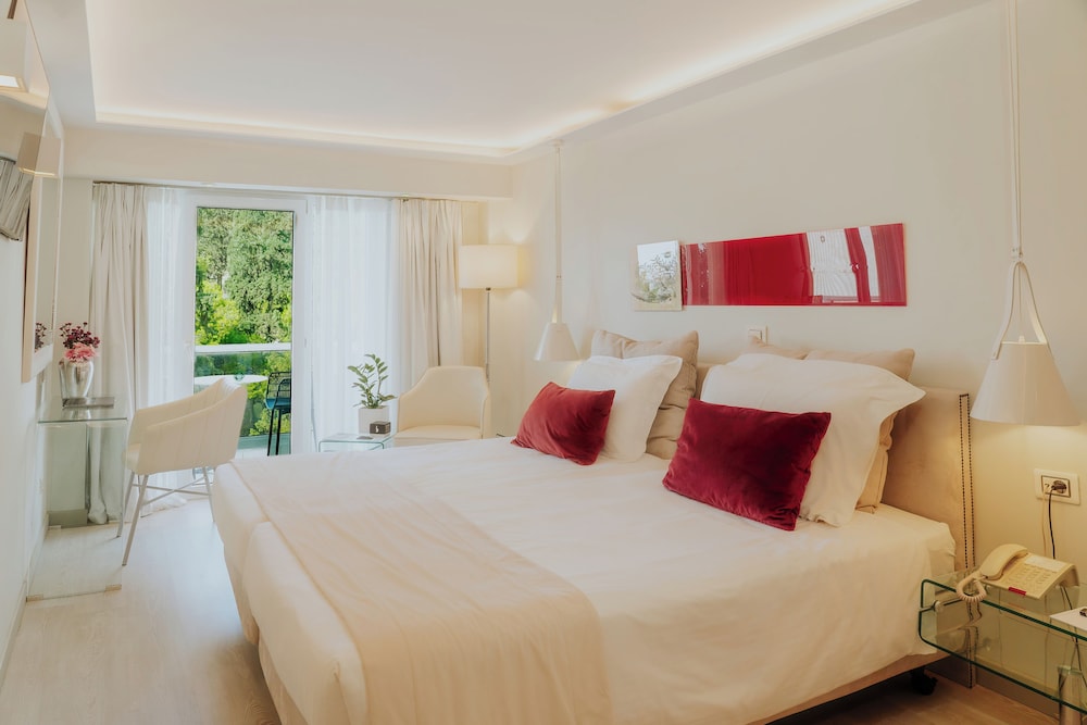 Signature Double with private balcony & Lycabettus view photo 1