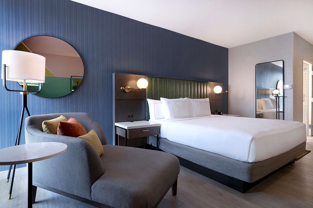 Room, 2 Double Beds (Roll-In Shower, Mobility/Hearing) - Photo 5