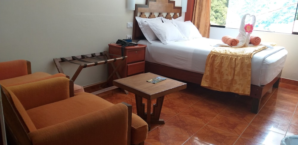 Basic Double Room Single Use, 1 Large Twin Bed photo 3