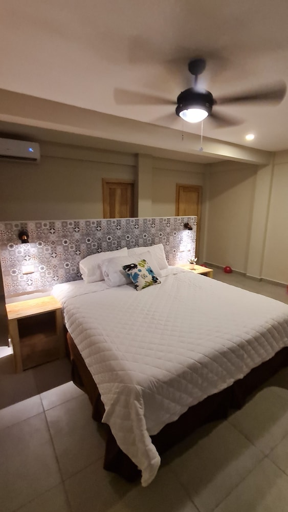 Honeymoon Room (King Suite with Ocean View) photo 3