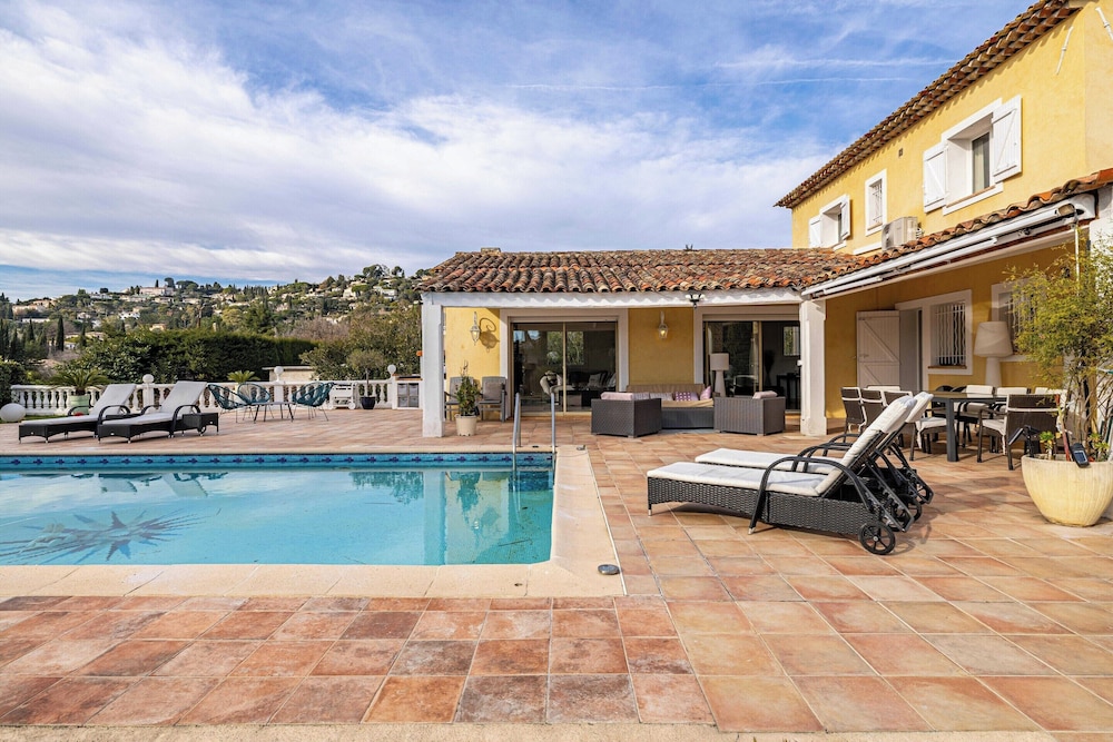 Villa photo 3