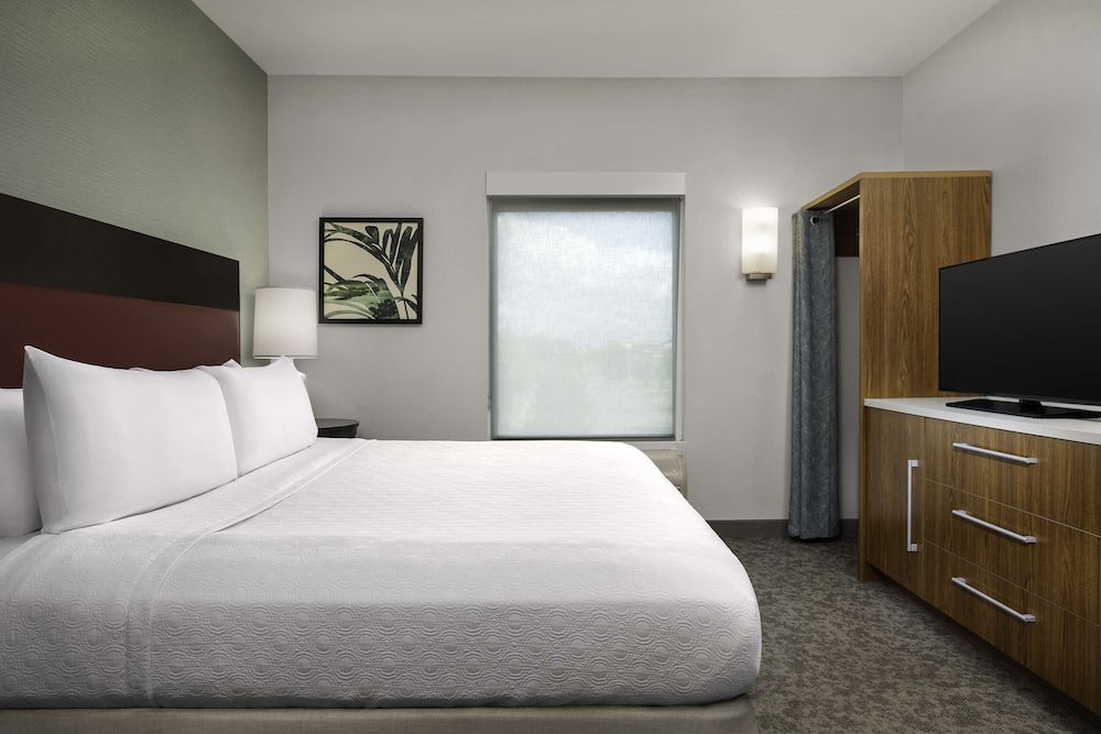 Suite, 1 King Bed with Sofa Bed, Accessible (Roll-in Shower) photo 3