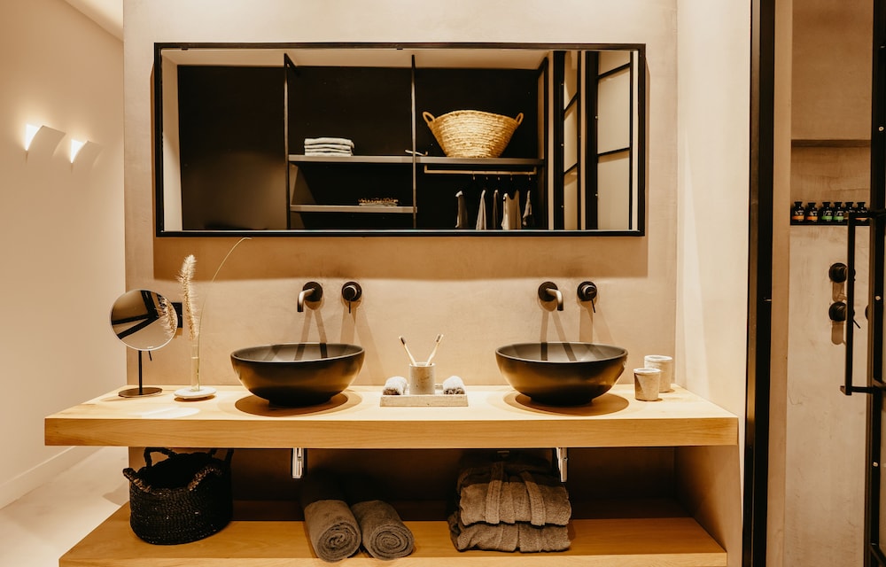 Nature Suite - Main Building - Photo 2