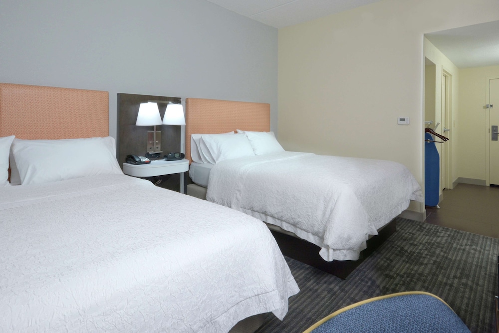 Room, 2 Queen Beds, Accessible, Bathtub