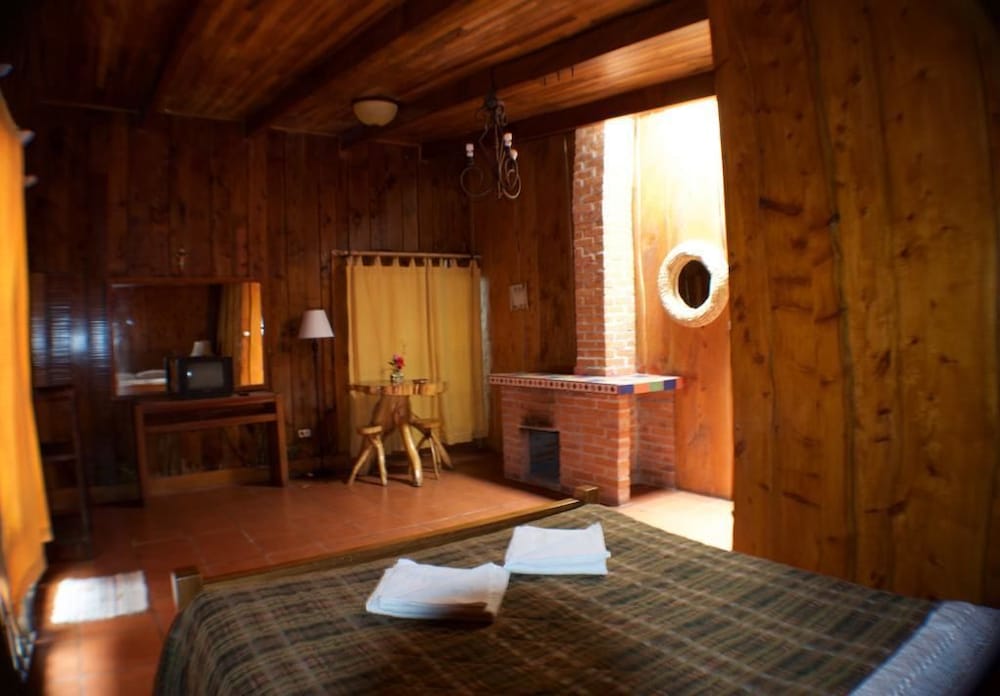 Romantic Cabin, 1 Queen Bed, Fireplace, Garden View photo 3