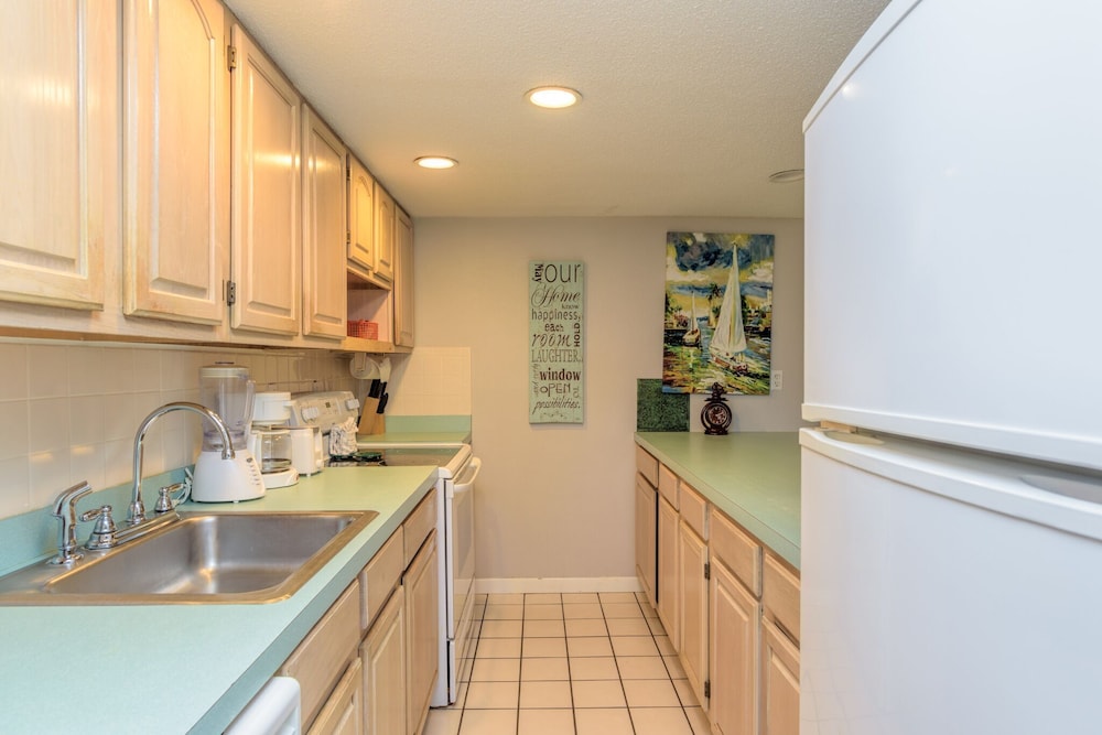 Family Condo, 3 Bedrooms, Balcony, Courtyard View, photo 6