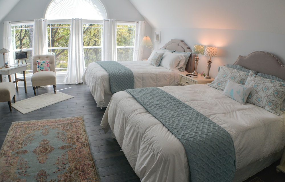 Bluebird Rm. 2 Queen Beds, Lrg Priv Bath