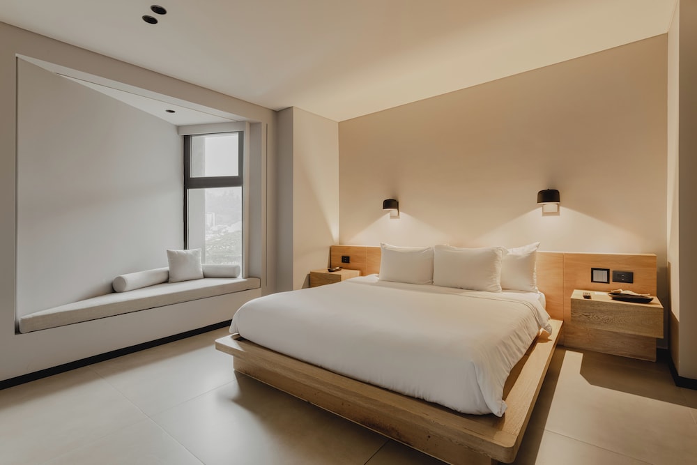 Deluxe Apartment (Noir)