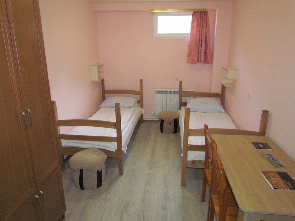 Economy Twin Room photo 1