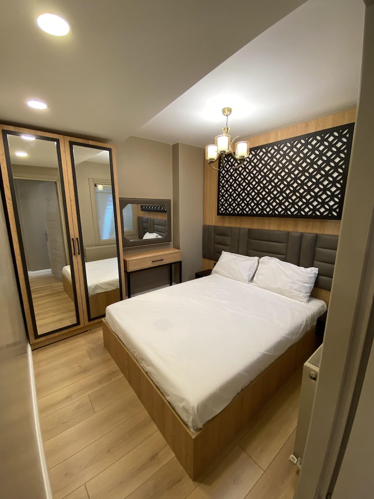 Apart 501 photo 2