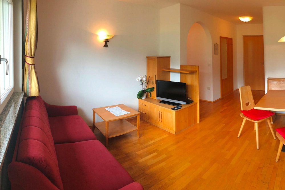 Classic Apartment, 3 Bedrooms photo 2