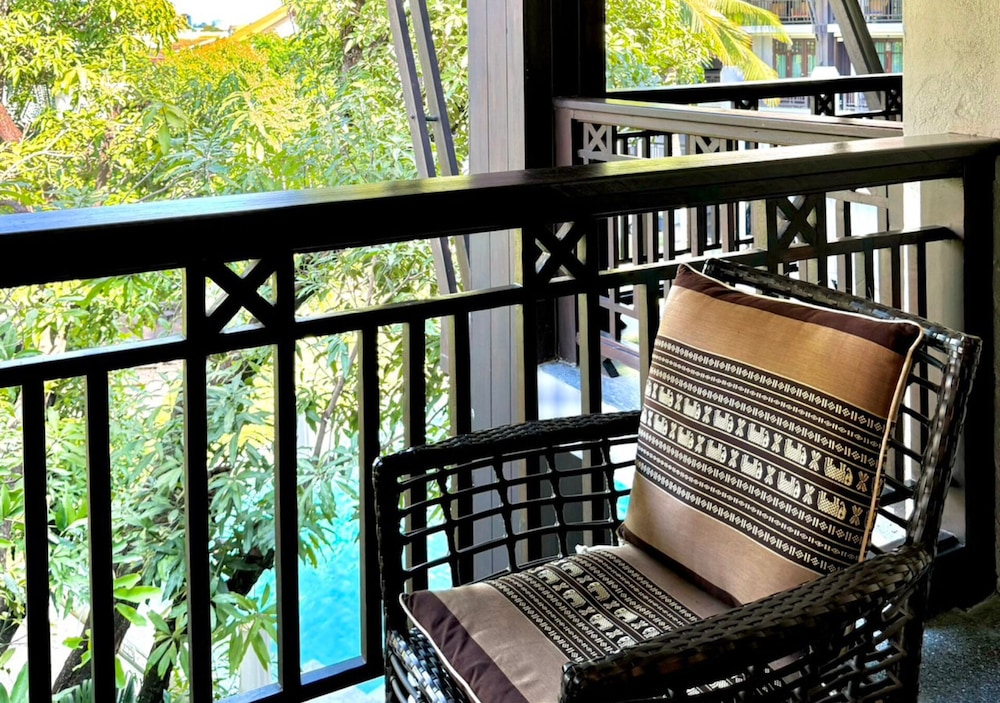 Smile Grand Deluxe Double Bedroom with Balcony photo 2