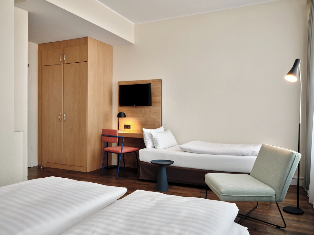 Standard Room, 1 Queen Bed (Up to 3 Adults)