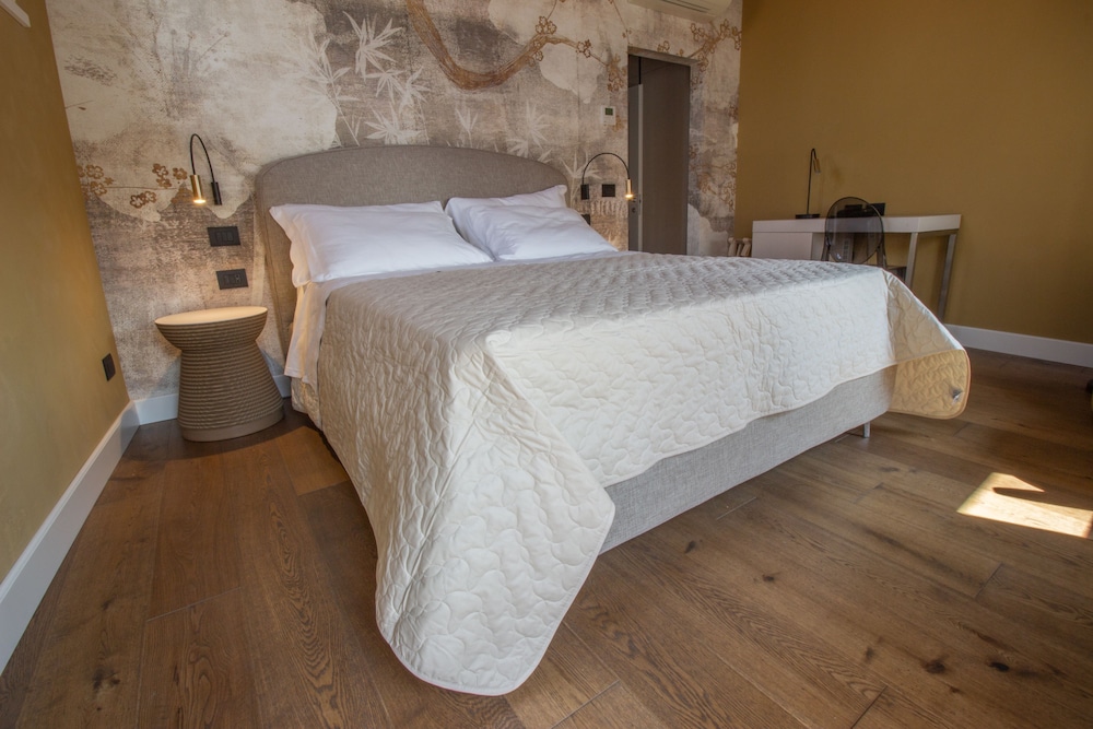 Superior Double Room, City View photo 2