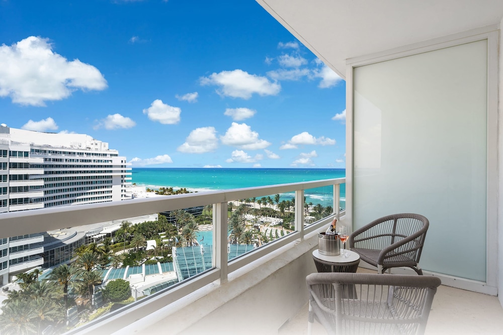 Junior Suite, 1 King Bed with Sofa bed, Balcony, Resort View