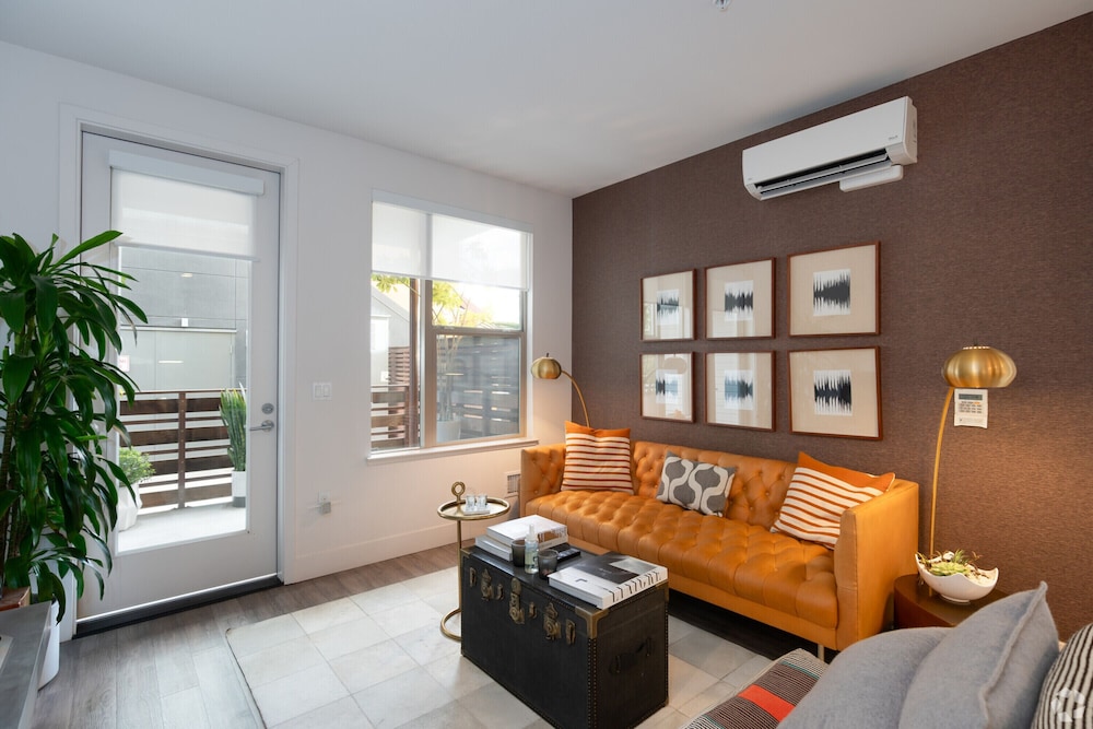 Classic Condo, 2 Bedrooms, Pool Access photo 1
