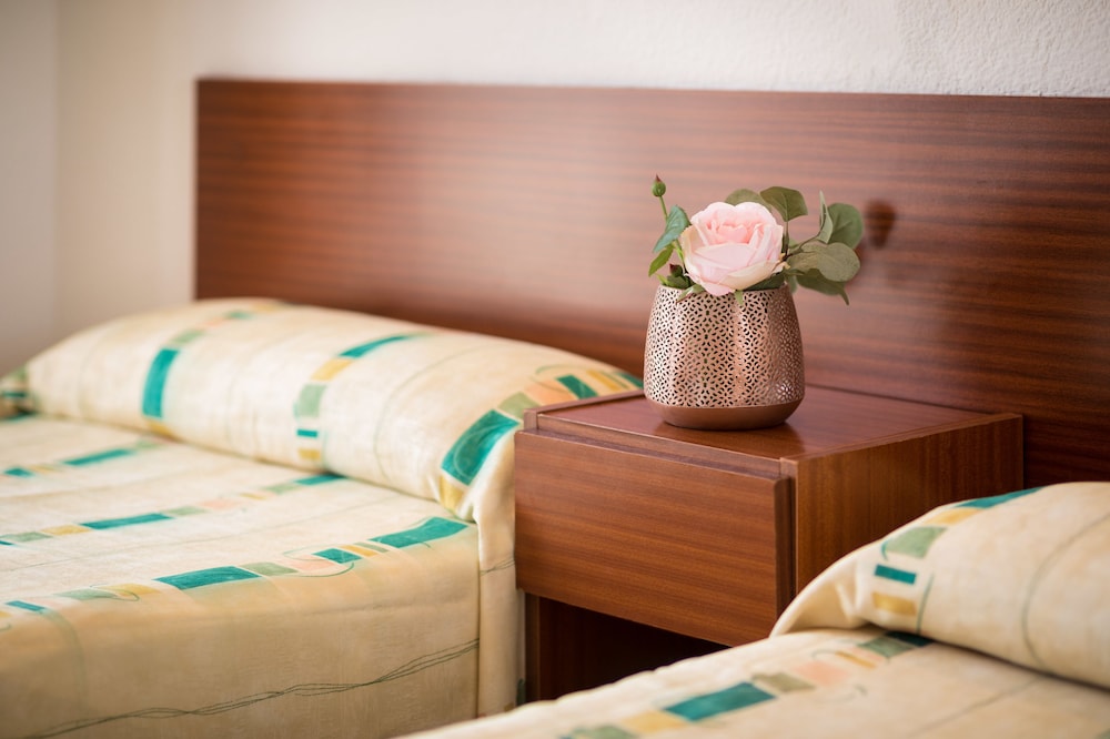 Twin Room (2 Adults) - Photo 2