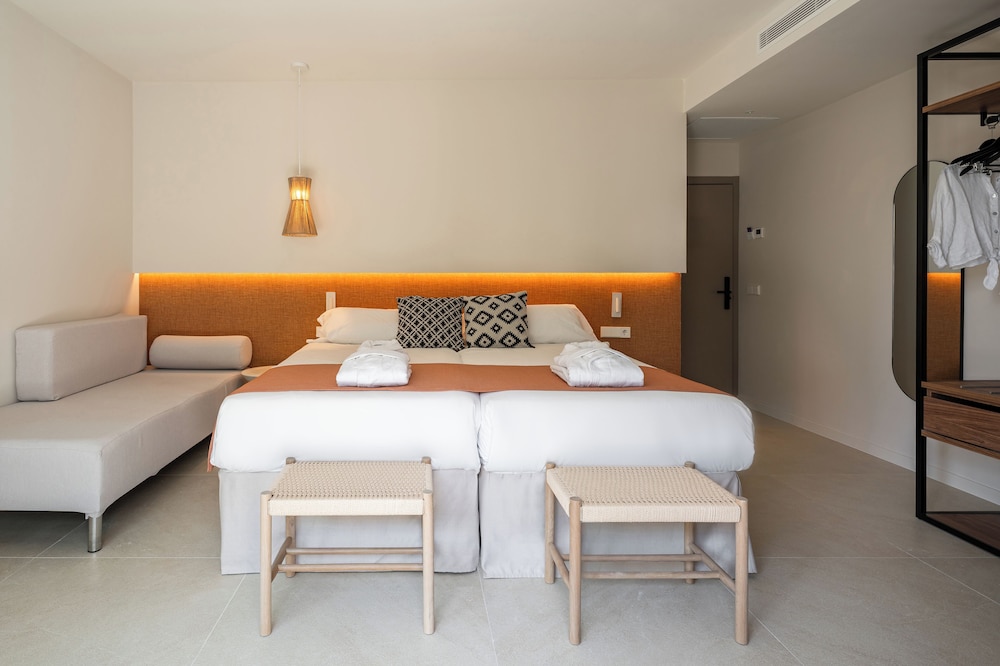 Double Room, Balcony, Pool View (Magnus)(2 adults)