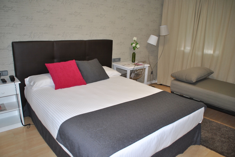 Double or Twin Room (with extra bed) photo 3