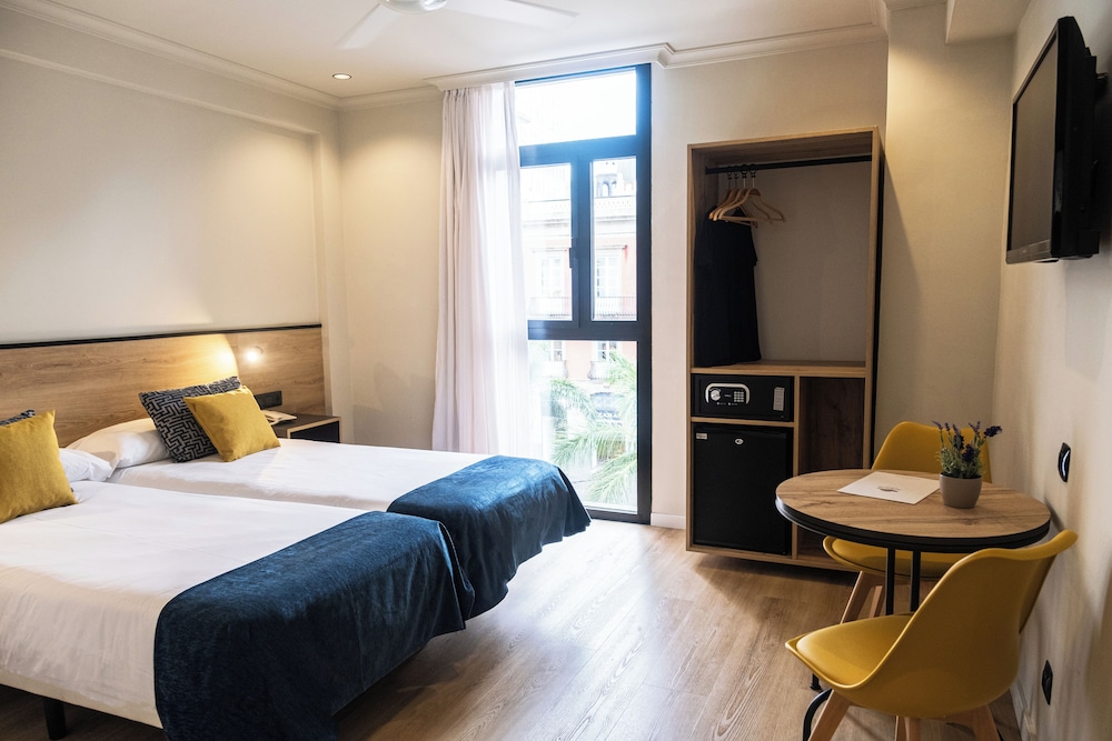 Exterior double room, window