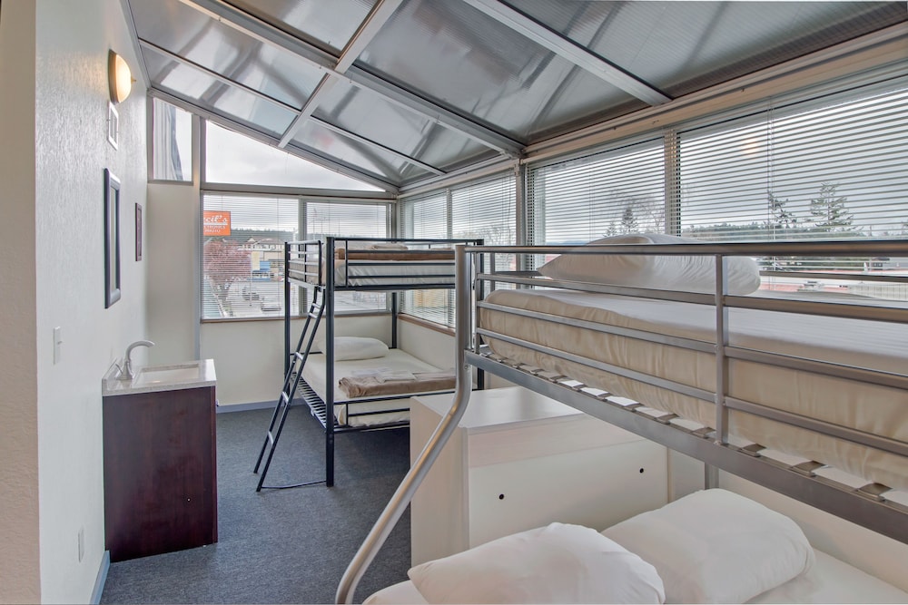 Mens Dorm Rm 11 - Full bed 2 Standard photo 1