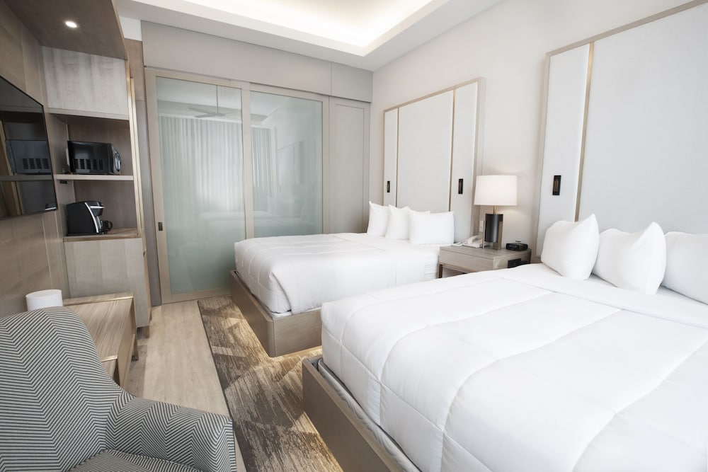 Suite, 2 Queen Beds (Skyline View, Sky Floor) - Photo 2