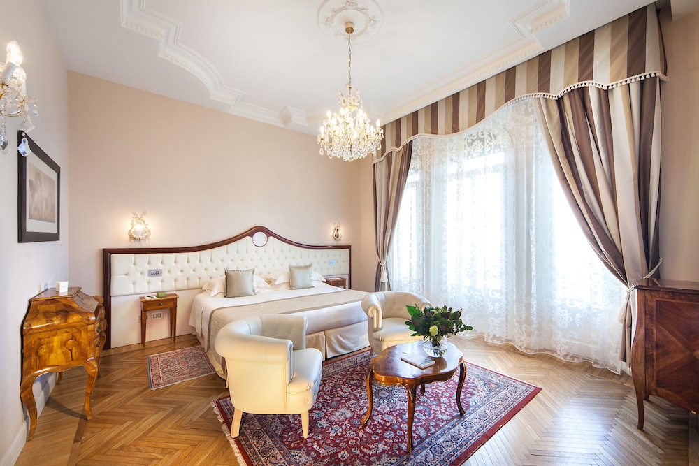 Deluxe Double or Twin Room - Photo 2