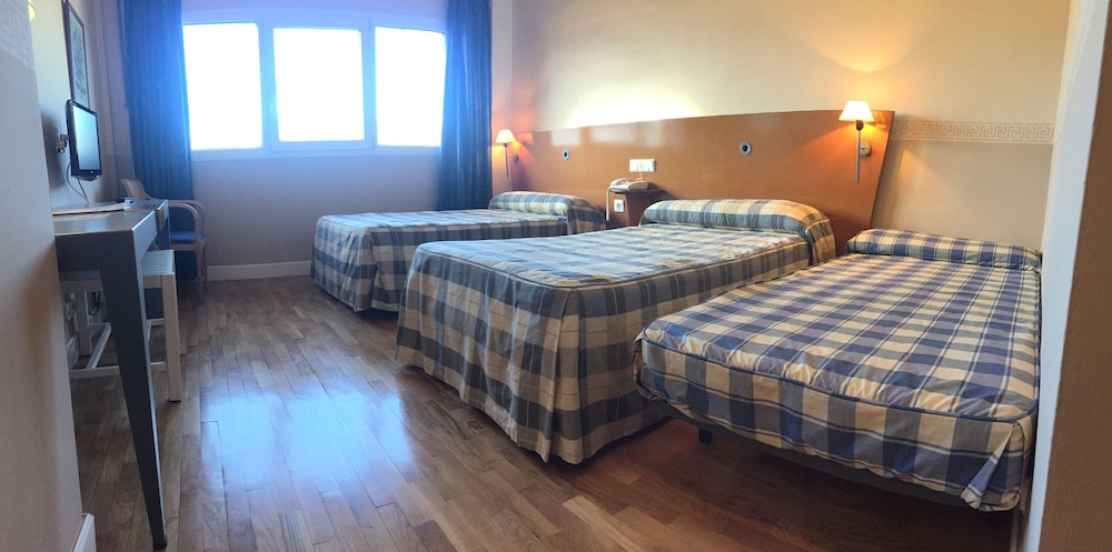 Triple Room, Multiple Beds