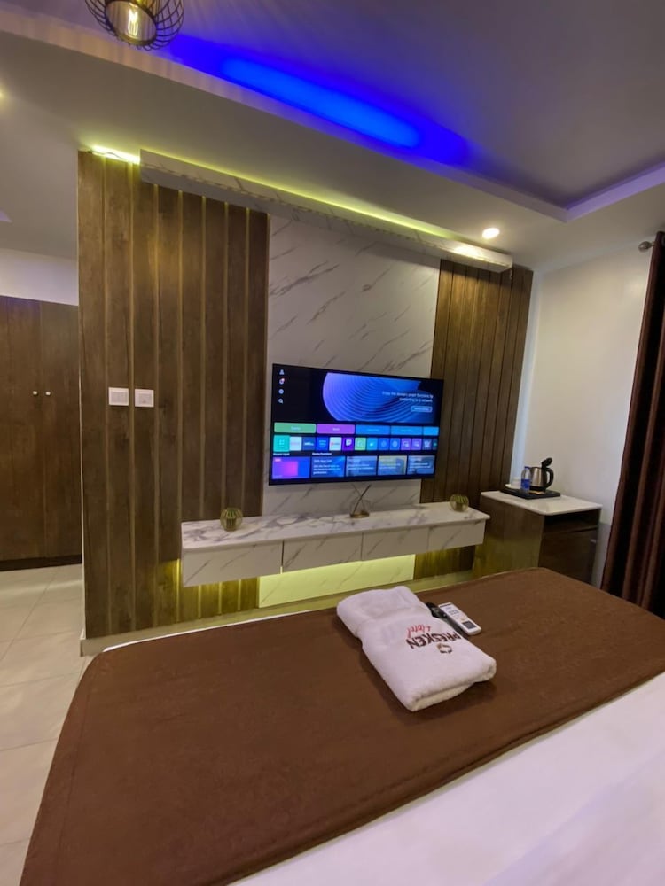 Royal Room photo 2