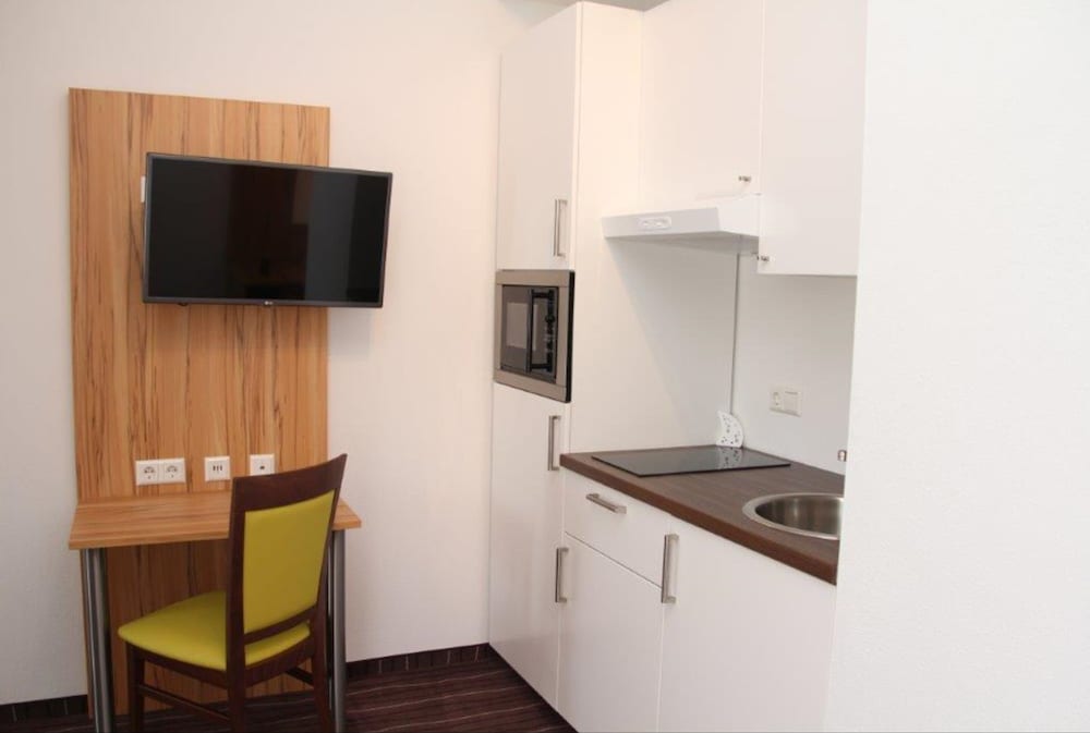 Exclusive Studio Suite, 2 Twin Beds, Kitchen, Garden View photo 2
