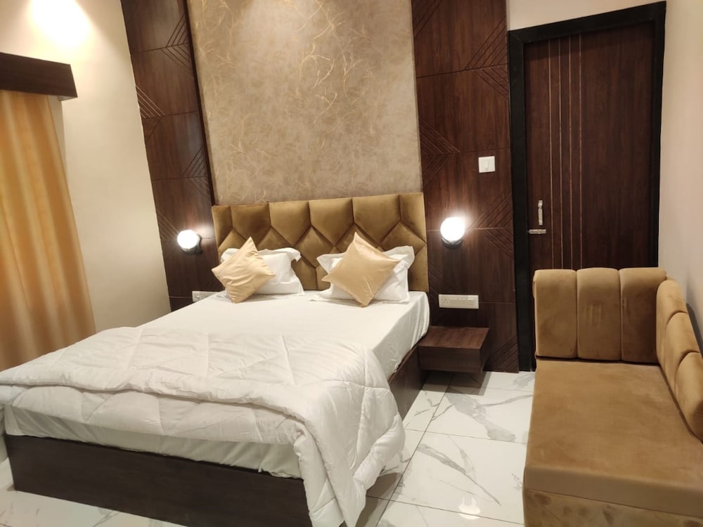 Royal Double Room, City View photo 3