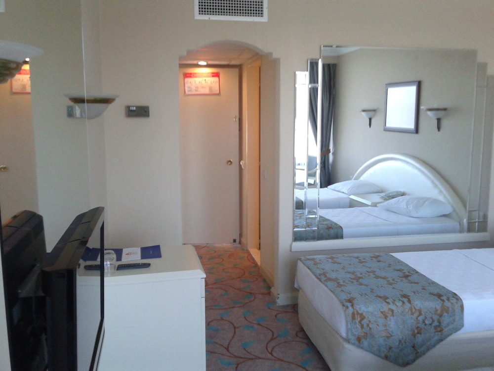 Economy Room