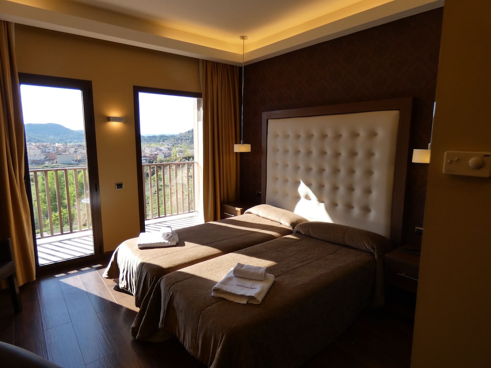 Standard Twin Room - Photo 13