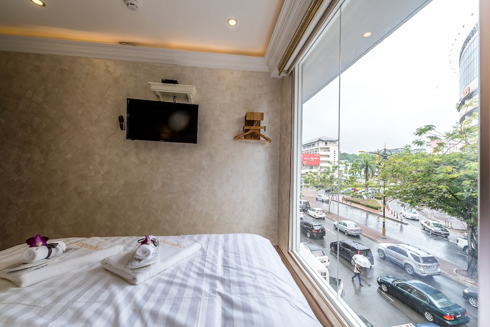 Deluxe Double Room (CJ 1) - Photo 12