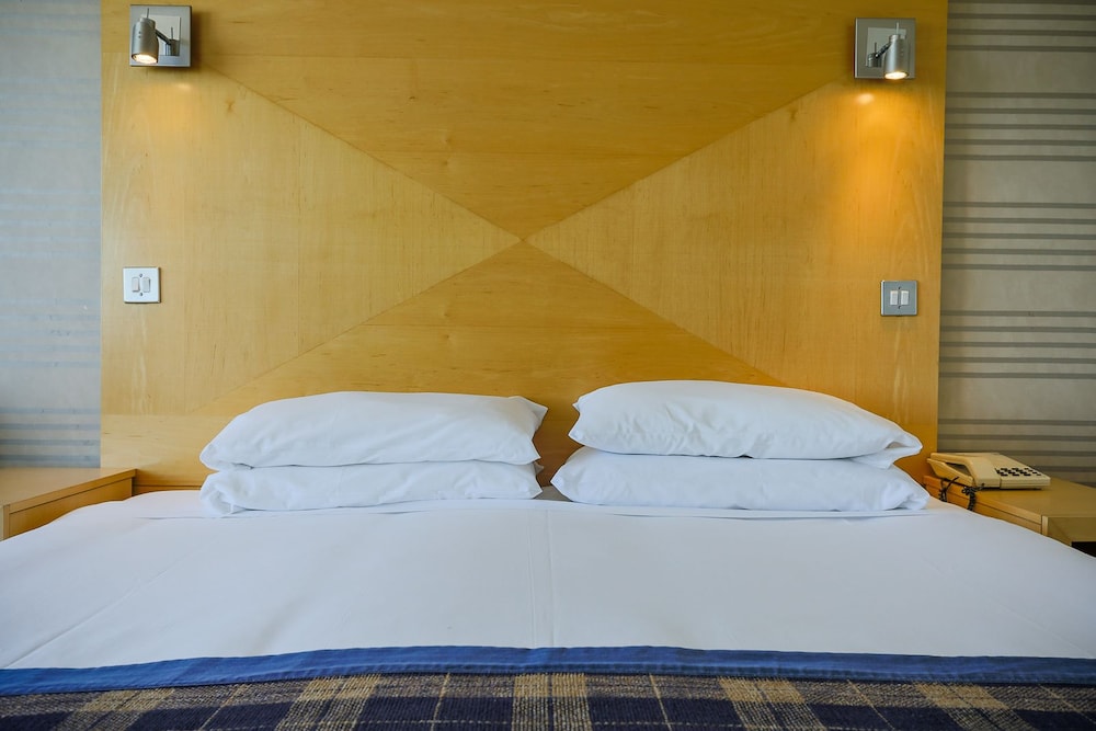Deluxe Room, 1 King Bed, Non Smoking, Sea View - Photo 3