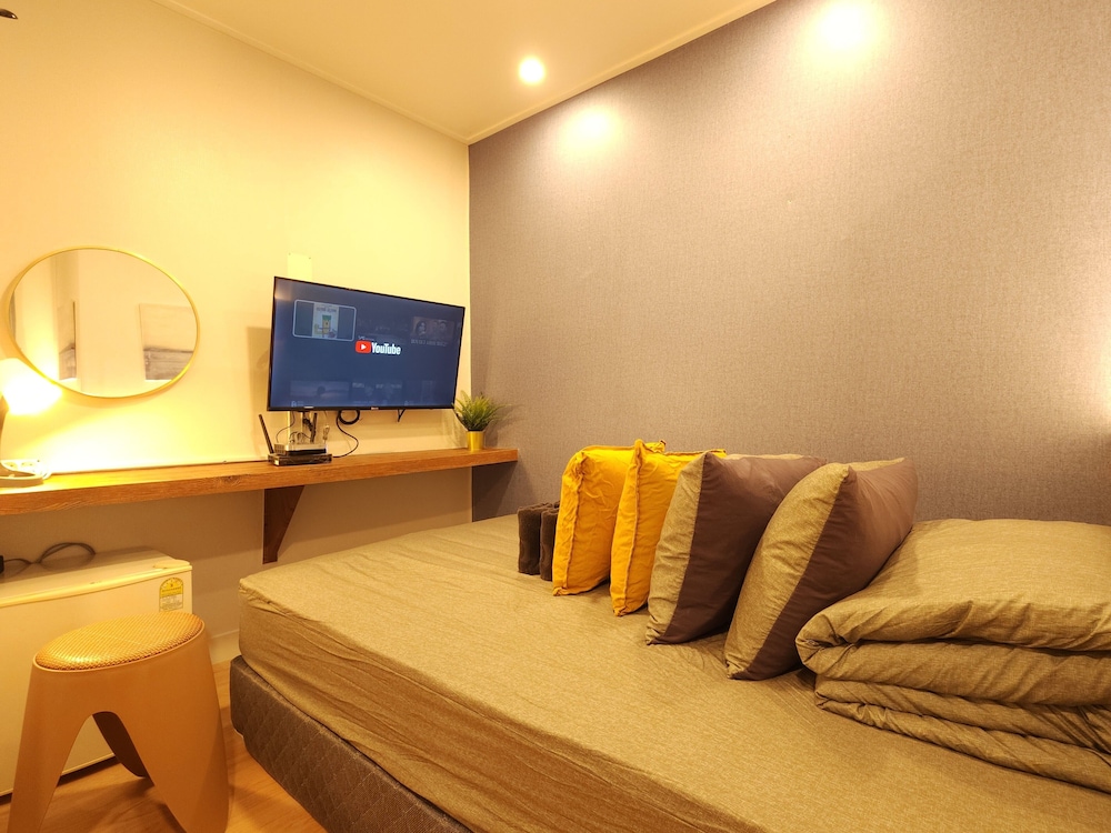 Triple Room 1 Queen, 1 Single - Photo 10