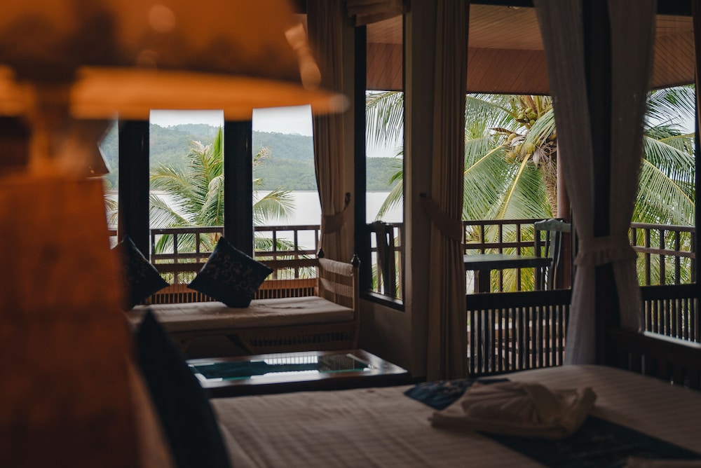 Beachfront Sea View King Room - Photo 2