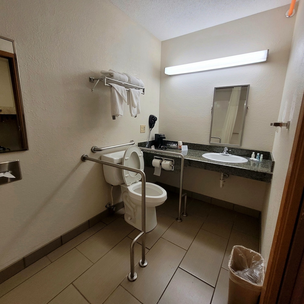 Room, 1 King Bed, Accessible, Non Smoking - Photo 3