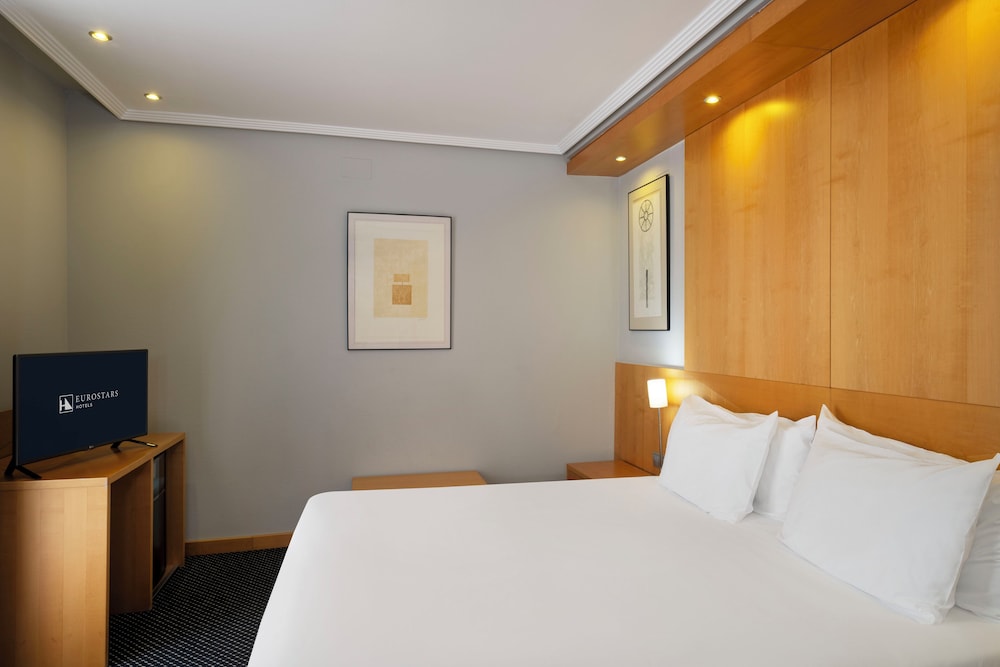 Premium Double Room, Balcony - Photo 3