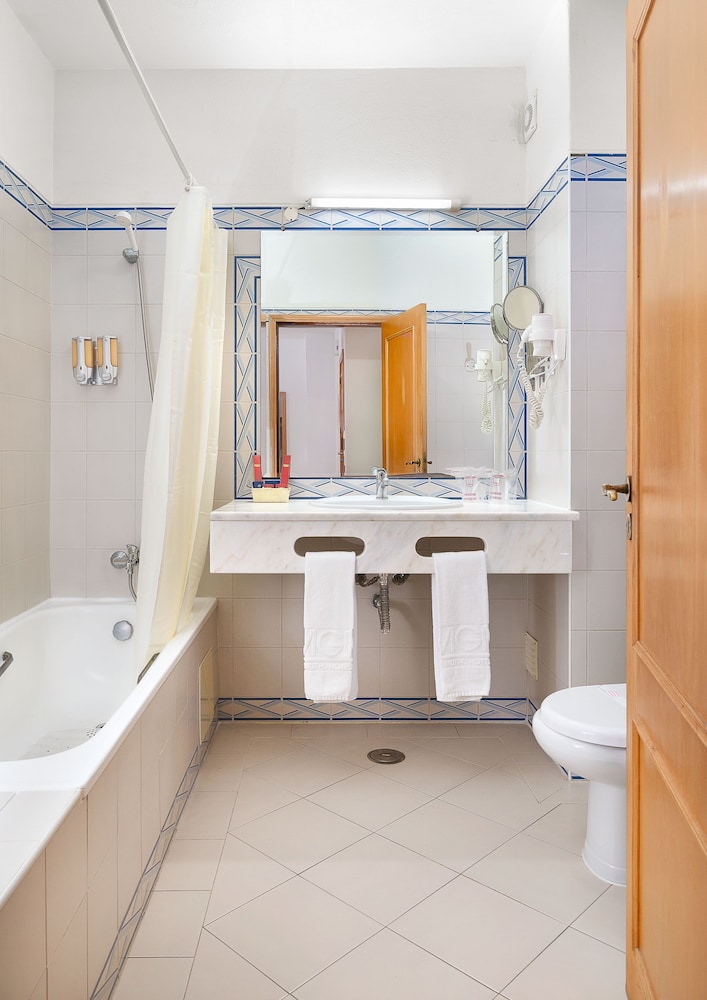 One Bedroom Junior Club (2 adults + 2 children) - Photo 13