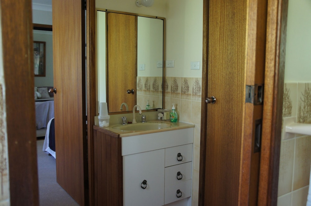 Rainforest Suite - Min 2 Night photo 2