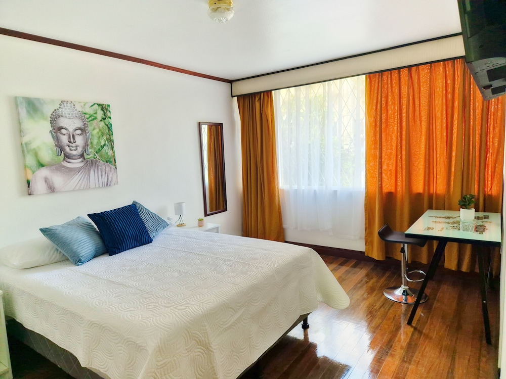 City Triple Room, 2 Bedrooms photo 3