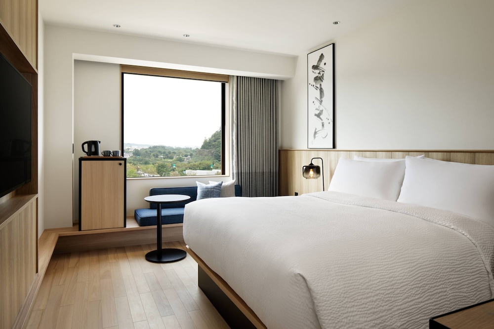 Standard Room, 1 King Bed - Photo 1
