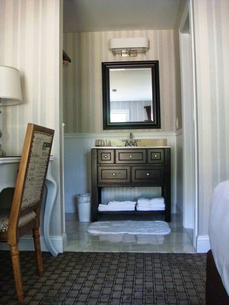 Standard Room, 2 Double Beds photo 2