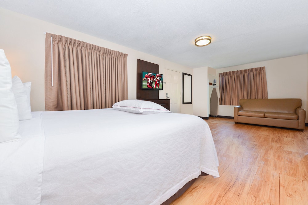 Standard Room, 1 King Bed, Accessible, Kitchenette (Smoke Free) - Photo 2